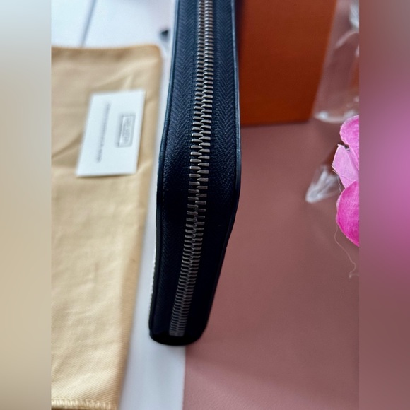 Louis Vuitton Limited Edition Zippy Wallet - Picture 5 of 12
